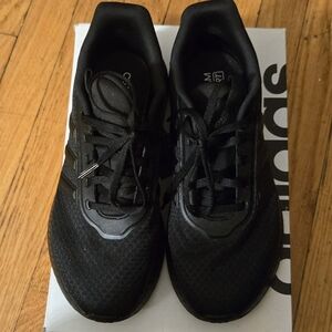 Alethic running shoes